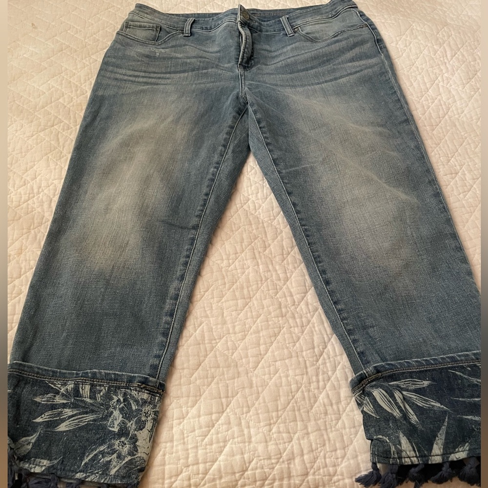 Chicos Blue Cropped Jeans with Floral Hem